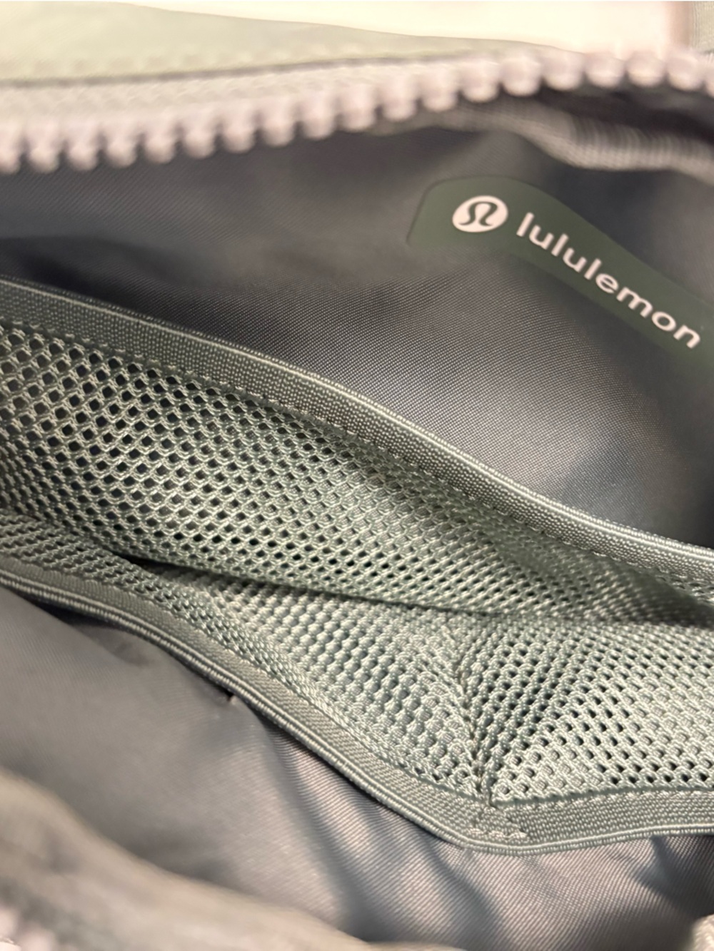 lululemon athletica Olive Green Crossbody Sling Pack - Picture 4 of 6